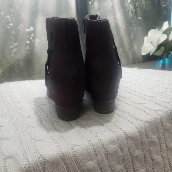 Burgundy Leather Hidden Wedge Poni Hsir. Boots - Picture 3 of 8